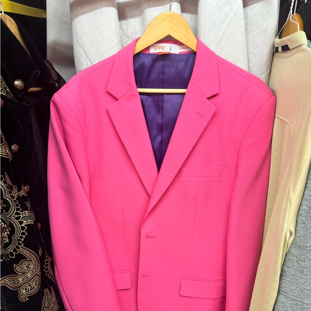 Men’s pink sports coat and vest: very festive combination